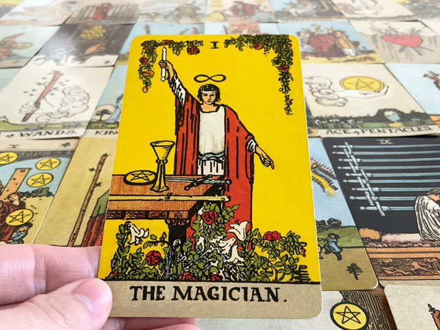 タロットカードで可愛い絵柄のおすすめは？初心者でも使いやすいものを厳選！